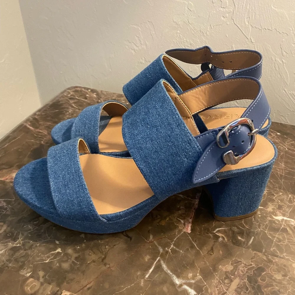 AEROSOLES Blue Denim Women's Sandals - Picture 1 of 5